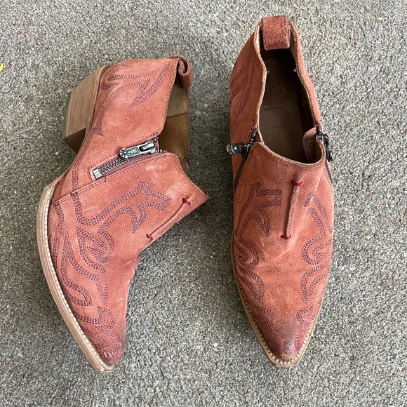 Frye western booties 8.5 - Picture 1 of 9